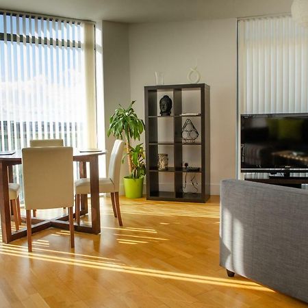 Serviced Apartment In Liverpool City Centre - Free Parking - Balcony - By Happy Days Eksteriør bilde